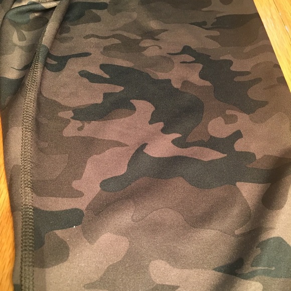 90 Degree by Reflex Camo Leggings - Picture 4 of 4